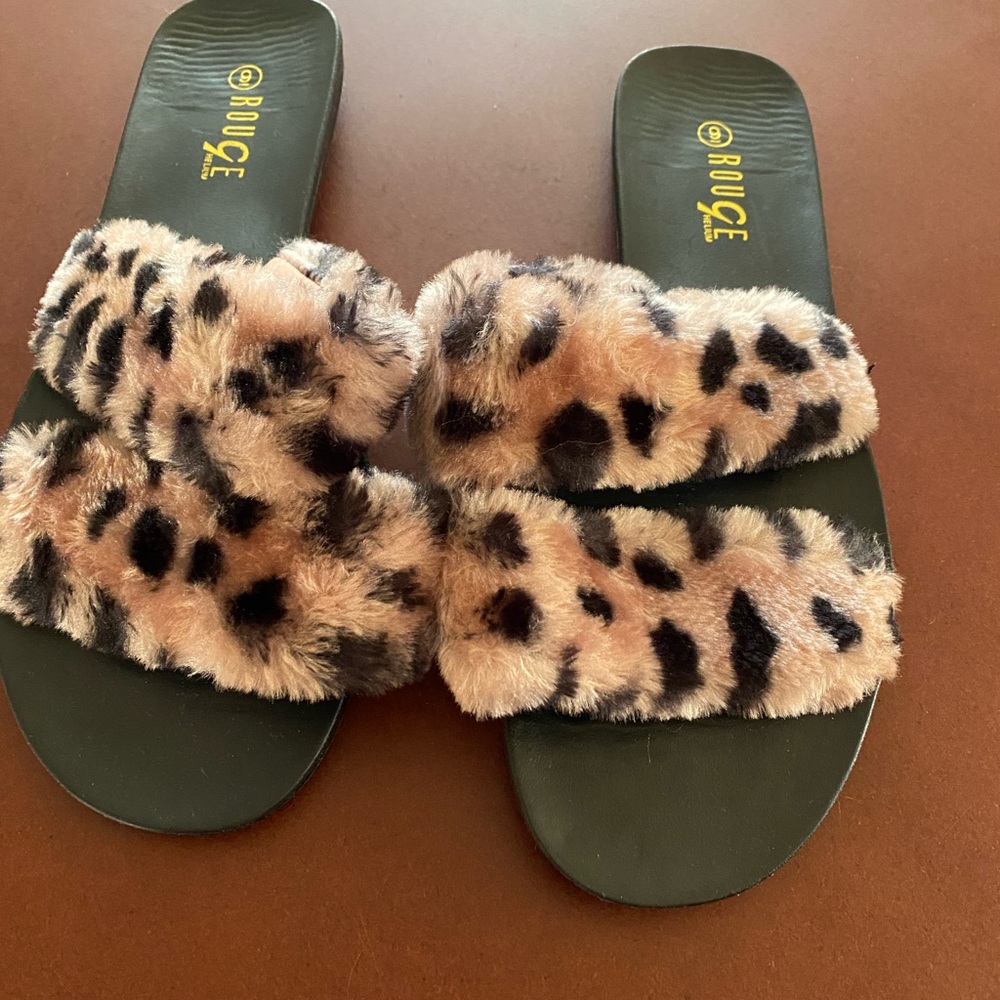 Rogue Leopard Strap Slides